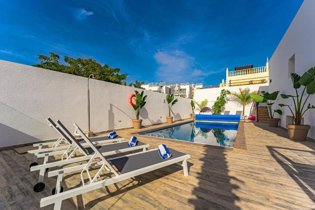 Book a villa in Tenerife: private pool with sun loungers at Villa Sun